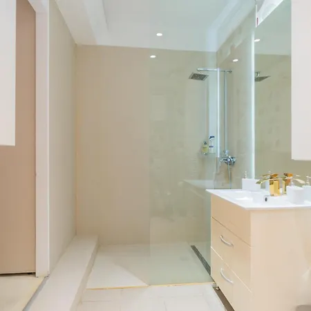 Huge Luxury Flat With 3br - Pool & Gym