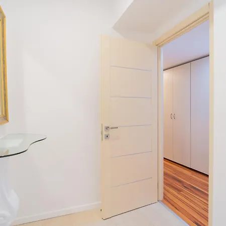 Huge Luxury Flat With 3br - Pool & Gym Apartment *