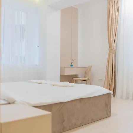 Huge Luxury Flat With 3br - Pool & Gym * Bucharest