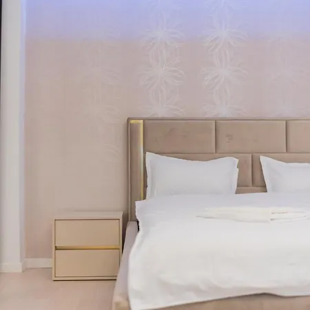 Huge Luxury Flat With 3br - Pool & Gym Apartment Bukarest