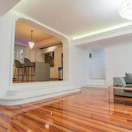 Huge Luxury Flat With 3br - Pool & Gym * Bukarest