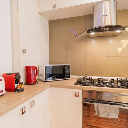 Huge Luxury Flat With 3br - Pool & Gym Apartment