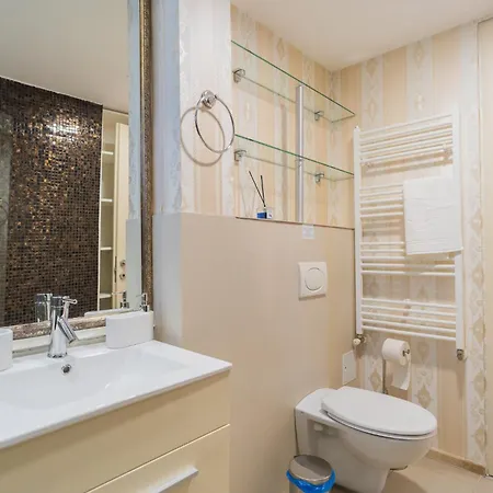 Huge Luxury Flat With 3br - Pool & Gym Apartment *