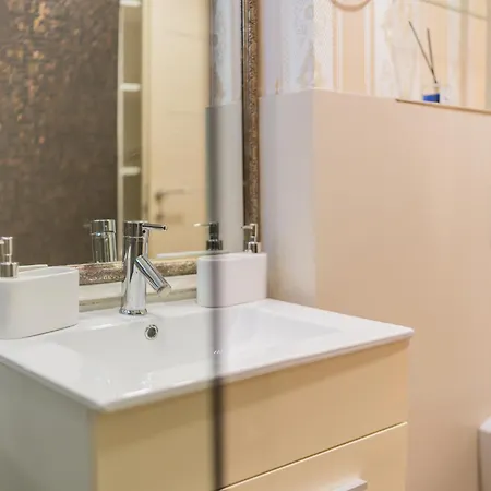 Huge Luxury Flat With 3br - Pool & Gym * Bukarest