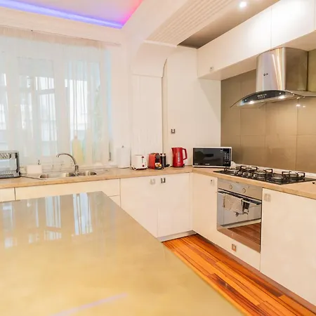 Huge Luxury Flat With 3br - Pool & Gym * Bucharest