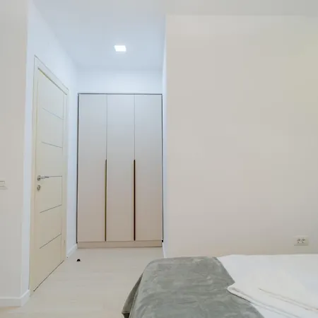 Huge Luxury Flat With 3br - Pool & Gym *