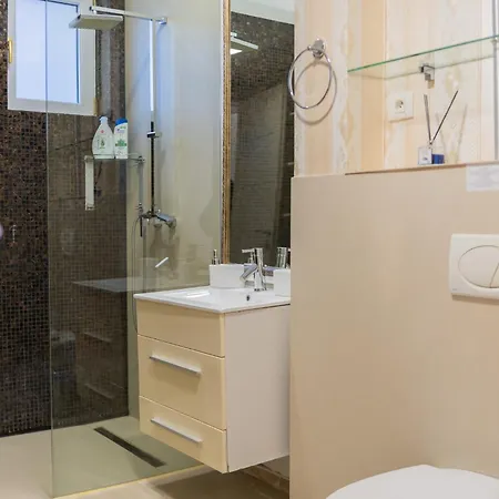Huge Luxury Flat With 3br - Pool & Gym