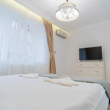 Huge Luxury Flat With 3br - Pool & Gym Apartment *
