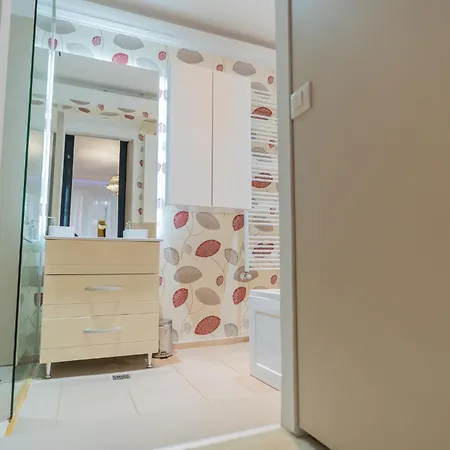 Apartment Huge Luxury Flat With 3br - Pool & Gym Bukarest