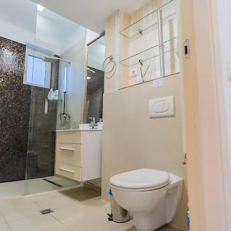Huge Luxury Flat With 3br - Pool & Gym Bucharest