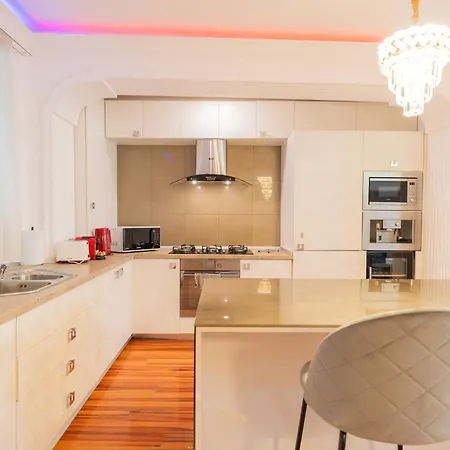 Huge Luxury Flat With 3br - Pool & Gym *