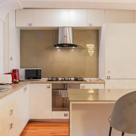 Huge Luxury Flat With 3br - Pool & Gym דירה