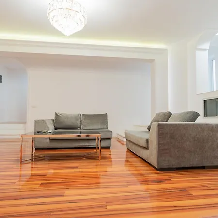 Huge Luxury Flat With 3br - Pool & Gym דירה בוקרשט