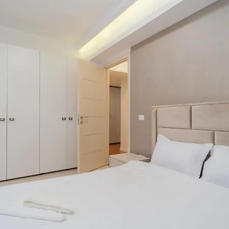 דירה Huge Luxury Flat With 3br - Pool & Gym בוקרשט