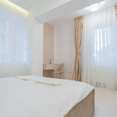 Huge Luxury Flat With 3br - Pool & Gym * בוקרשט
