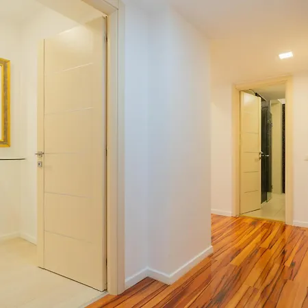 דירה Huge Luxury Flat With 3br - Pool & Gym בוקרשט