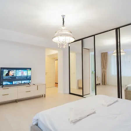 Huge Luxury Flat With 3br - Pool & Gym דירה בוקרשט