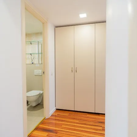 Huge Luxury Flat With 3br - Pool & Gym דירה *