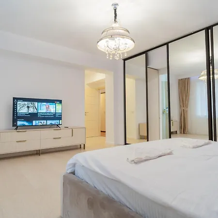 Huge Luxury Flat With 3br - Pool & Gym דירה