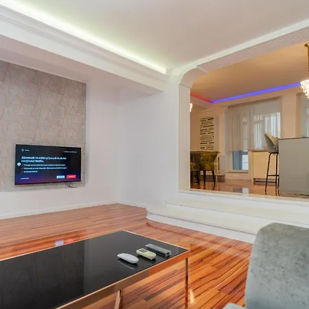 Huge Luxury Flat With 3br - Pool & Gym