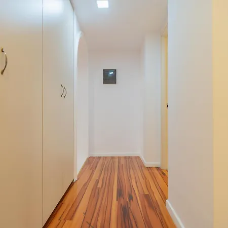 Huge Luxury Flat With 3br - Pool & Gym בוקרשט
