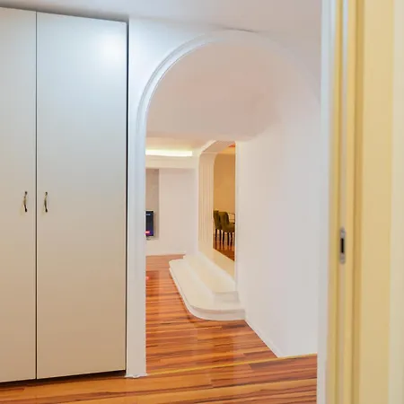 דירה Huge Luxury Flat With 3br - Pool & Gym *