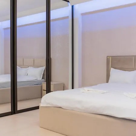 Huge Luxury Flat With 3br - Pool & Gym בוקרשט