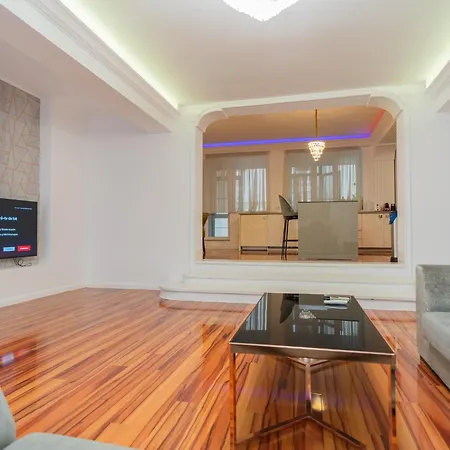 Huge Luxury Flat With 3br - Pool & Gym דירה