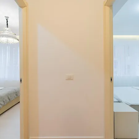 Huge Luxury Flat With 3br - Pool & Gym * בוקרשט