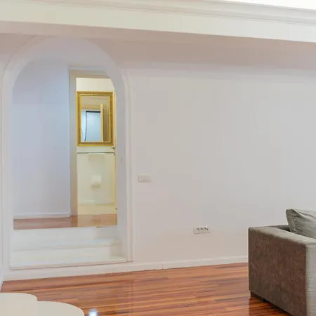 Huge Luxury Flat With 3br - Pool & Gym * בוקרשט
